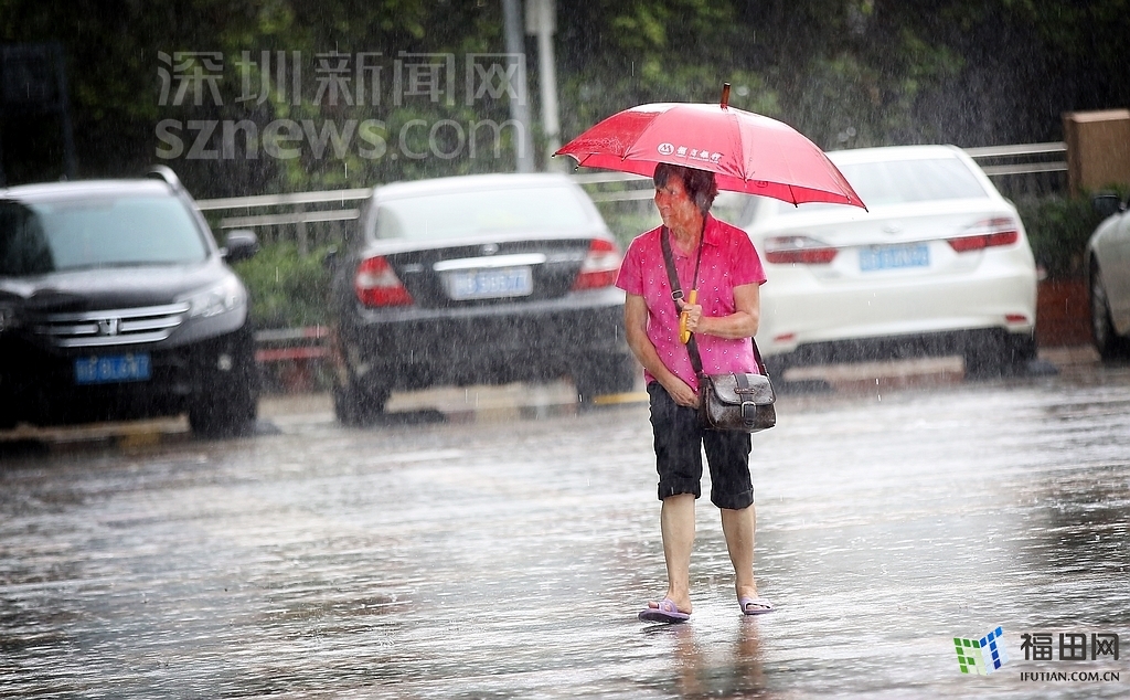 大雨倾城,一起挽起裤腿加油走.