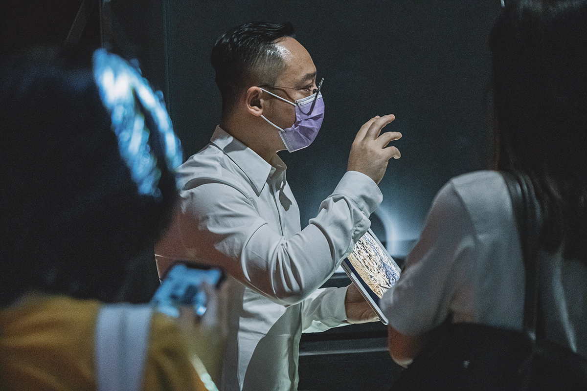 记者前往深圳市当代艺术与城市规划馆探了这场闪到睁不开眼的世界级